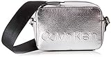 Calvin Klein Damen Edged Camera Bag Met Umhängetasche Grau (Silver)